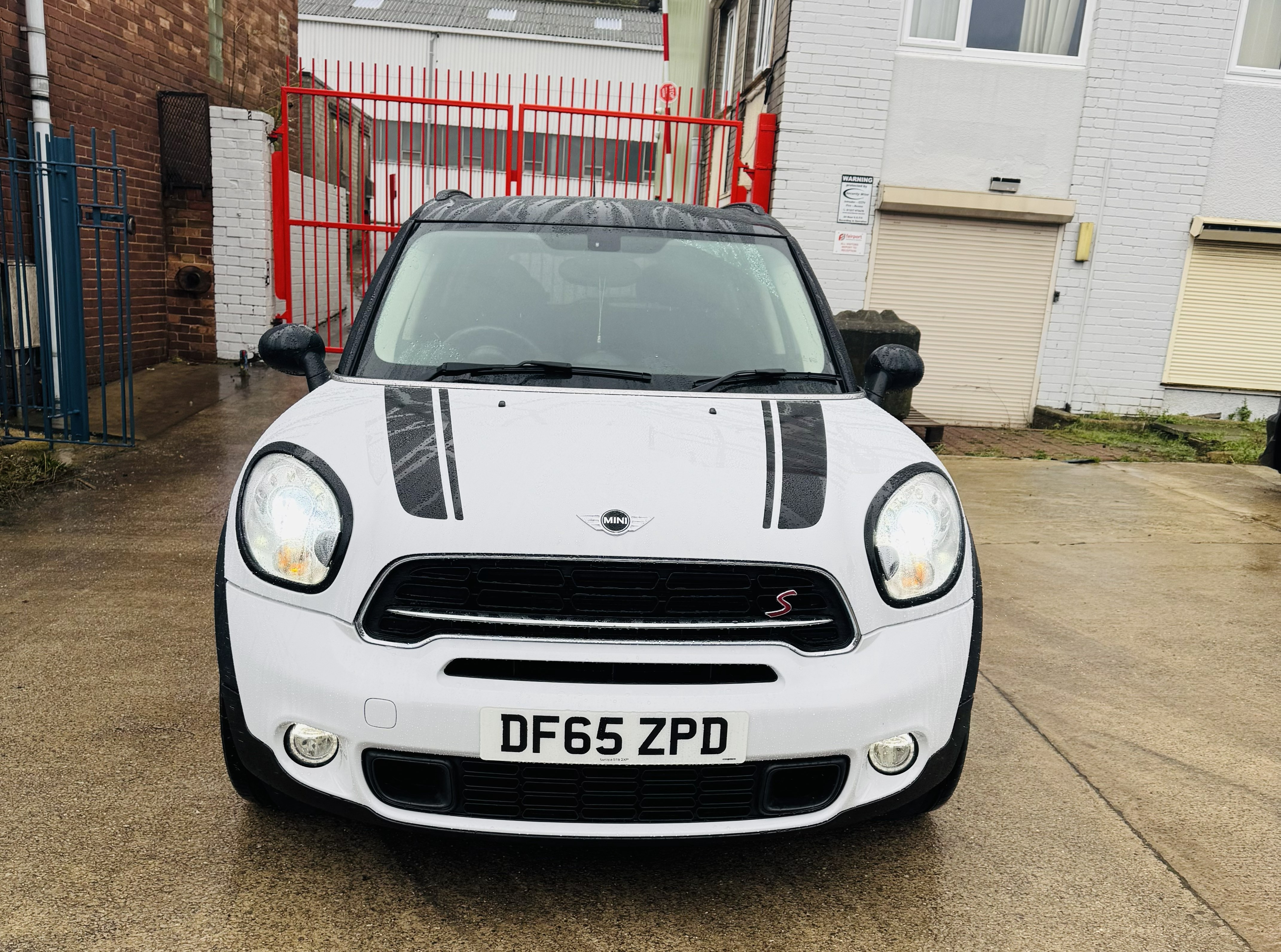 2015 MINI Countryman Cooper S front view