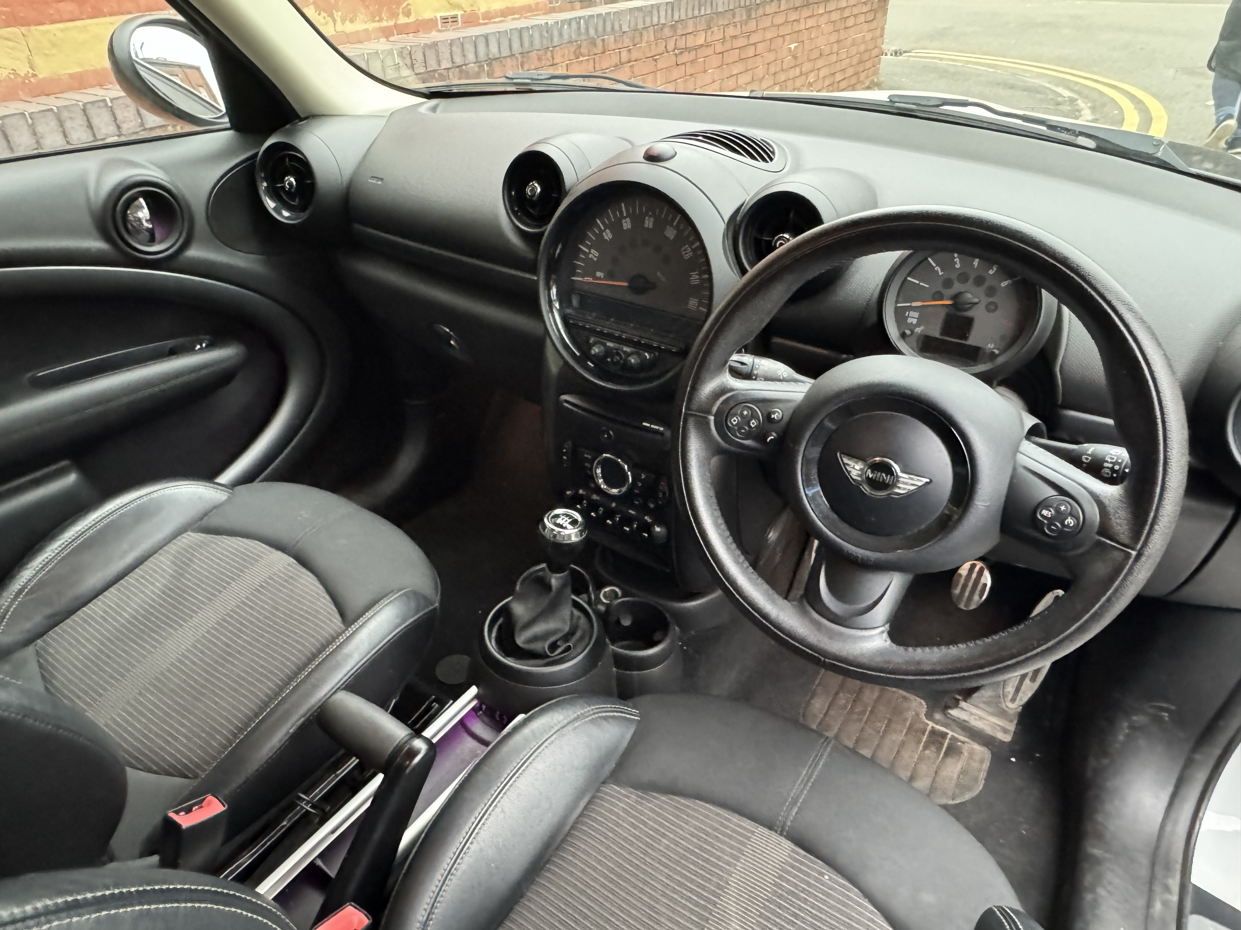 2015 MINI Countryman Cooper S interior