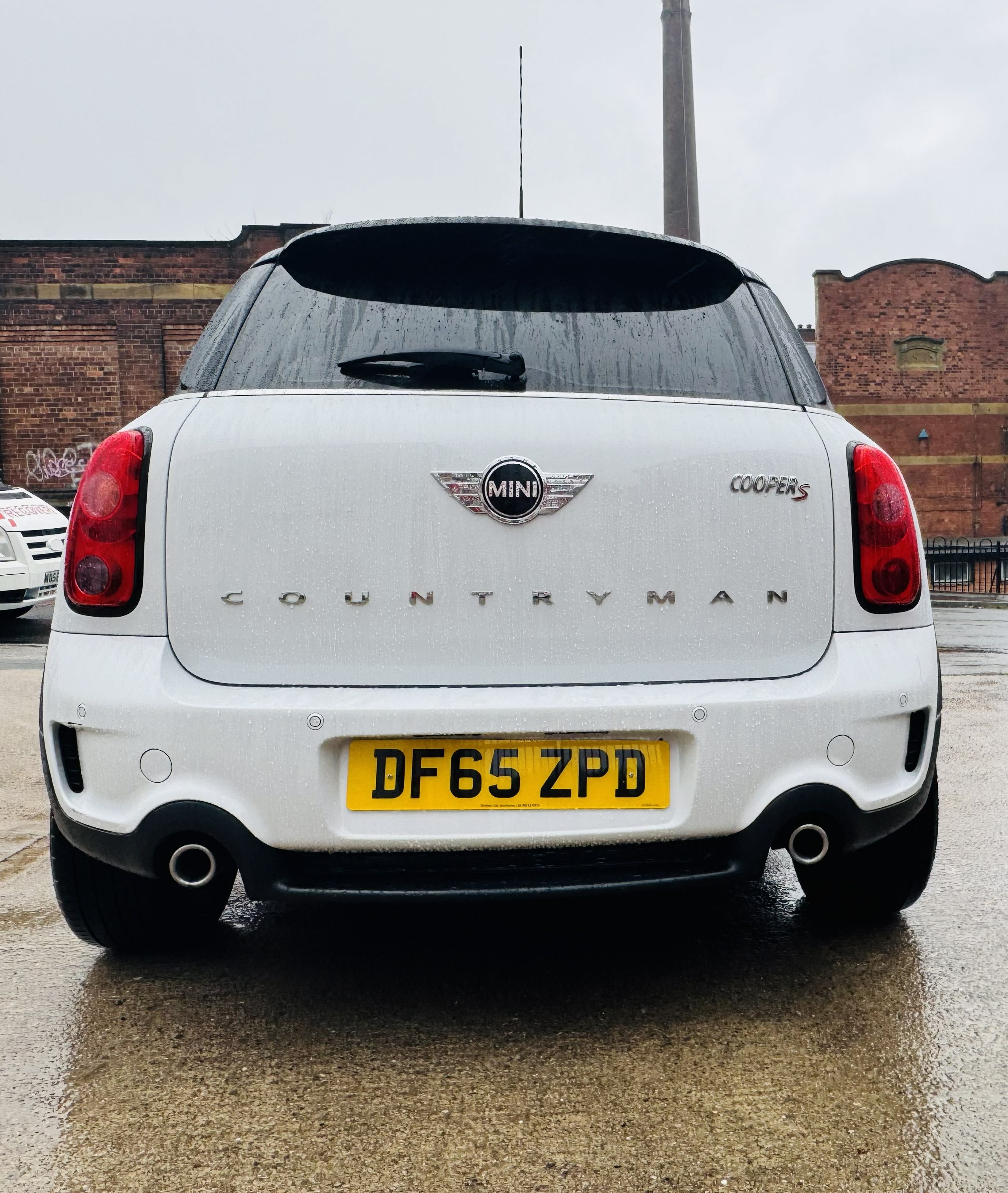 2015 MINI Countryman Cooper S rear view