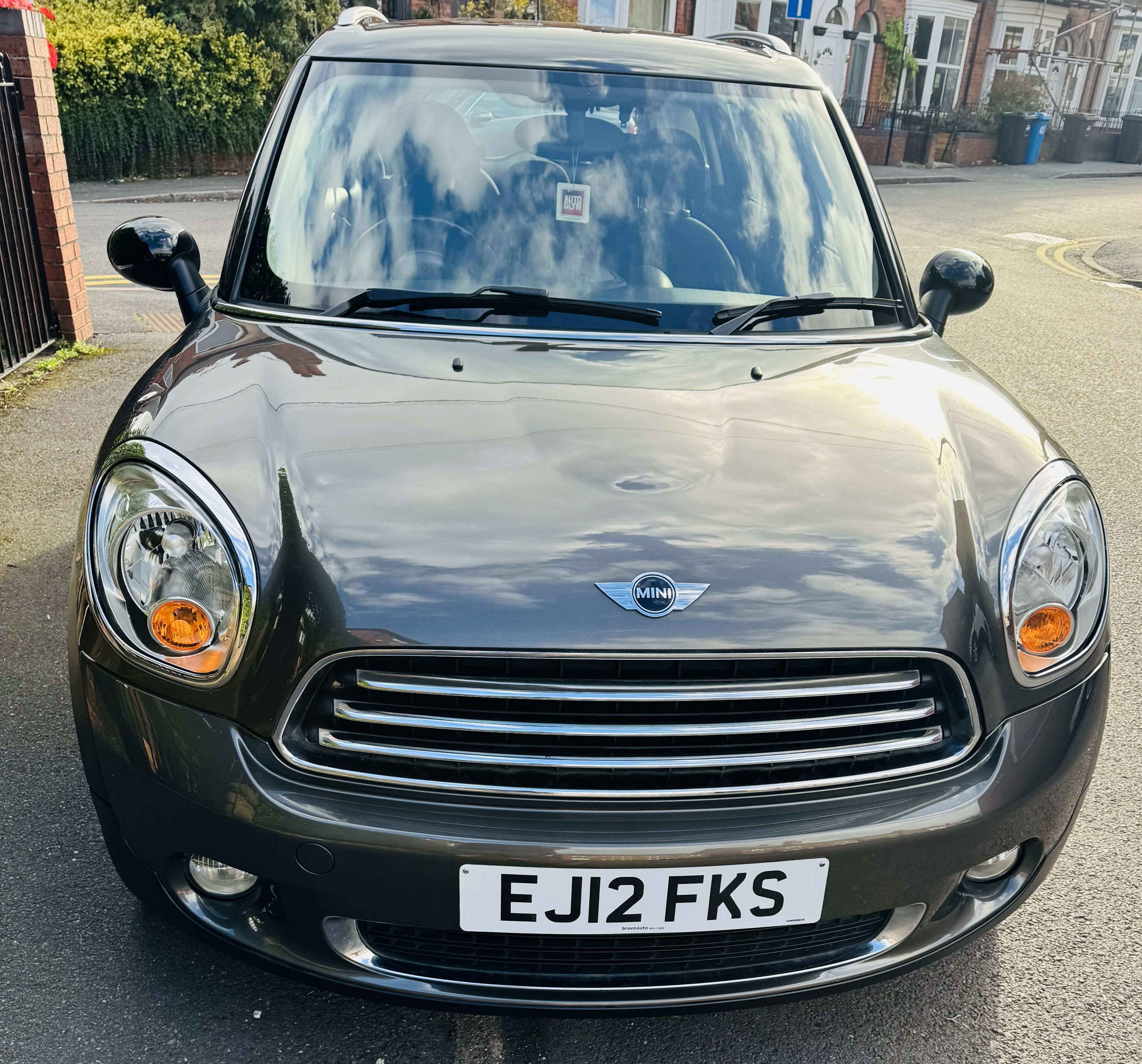 2012 MINI Countryman D front view